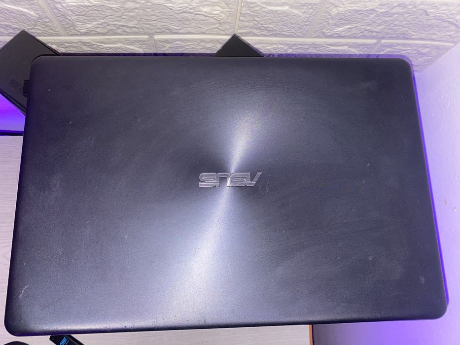 Vand laptop Asus bun