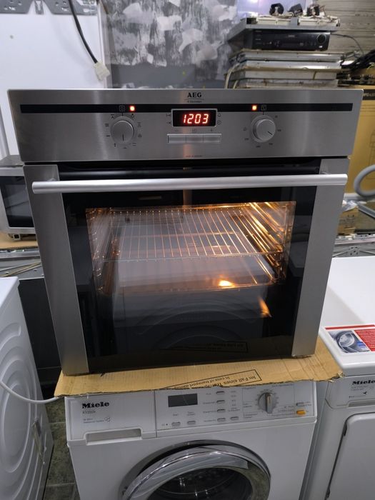 Фурна  AEG B31510-4-m за вграждане 9 Функции с вентилатор.