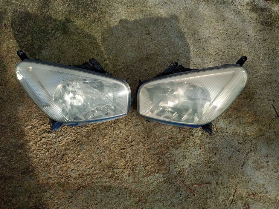 Фарове за Тойота рав4-2002