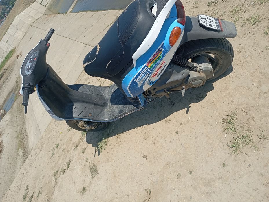Sau Facem Scimb Si Mi dau diferenta Vând Scuter Nu pornește Nu știu d