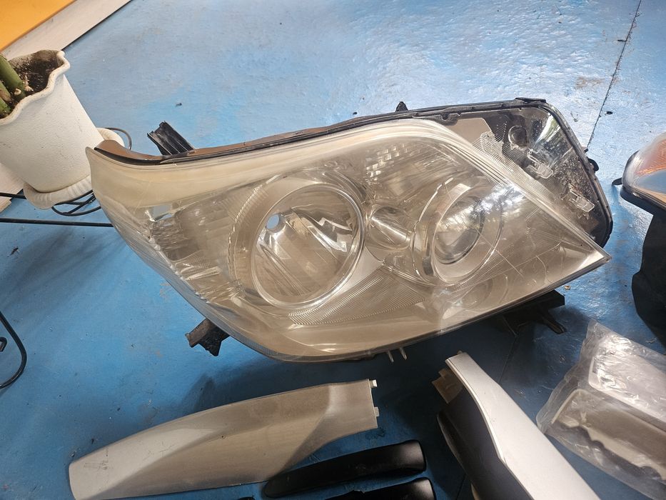 Продам б/у фара  Тоyoтa150