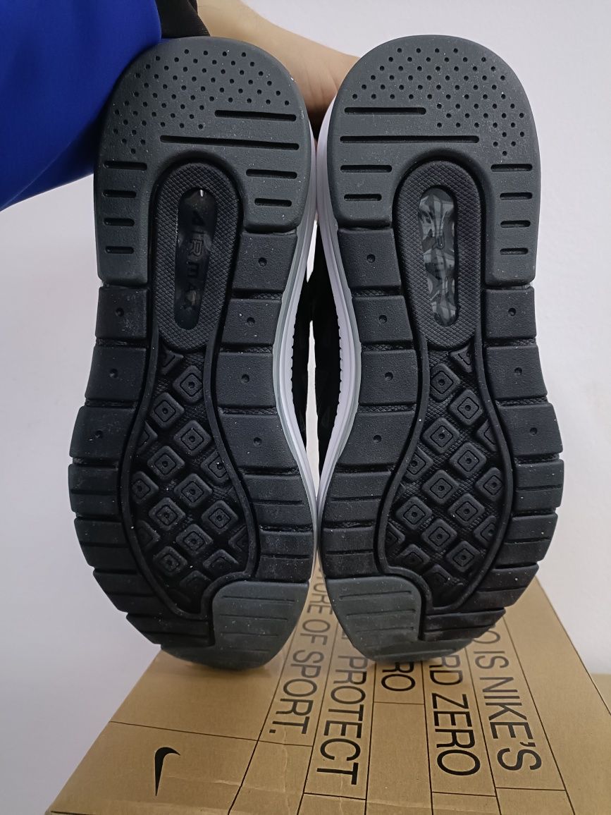 Nike Air Max Genome номер 40 код 26A