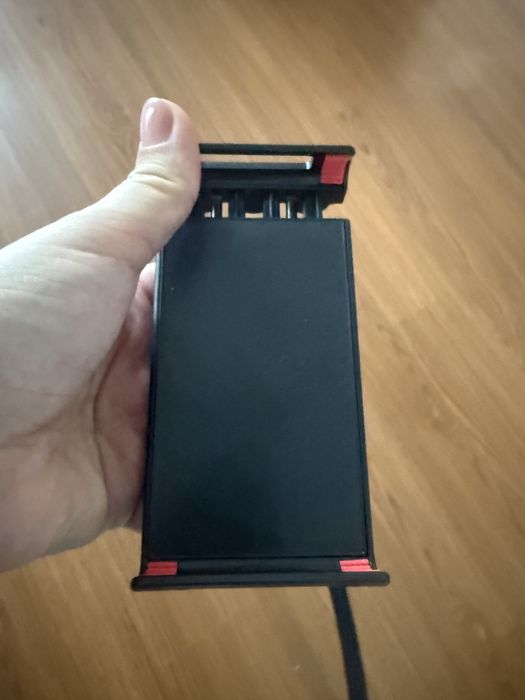 Suport reglabil pentru tabletă și telefon