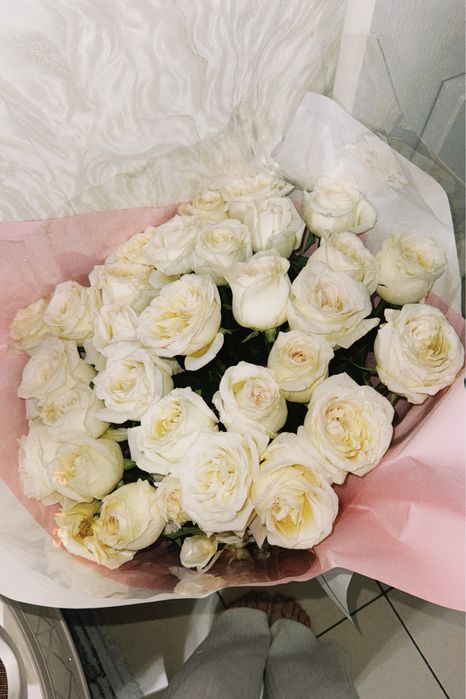 Белые,красивые розы