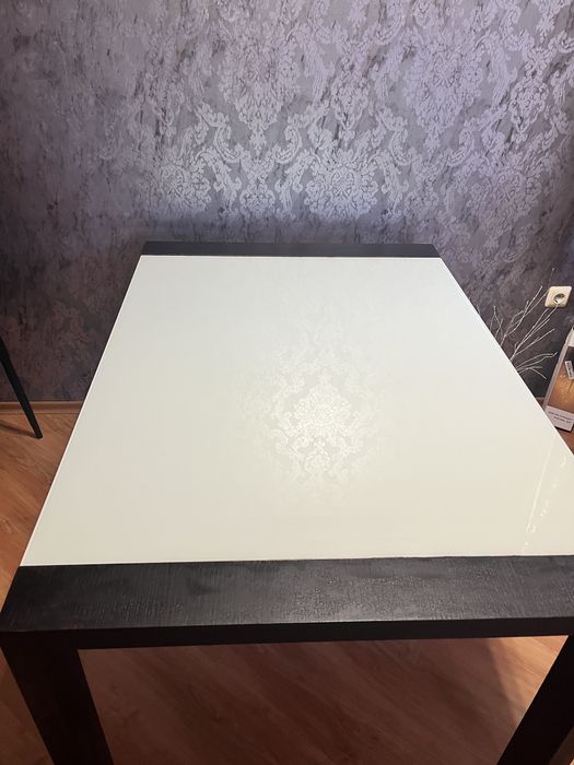 Продавам трапезна маса използвана