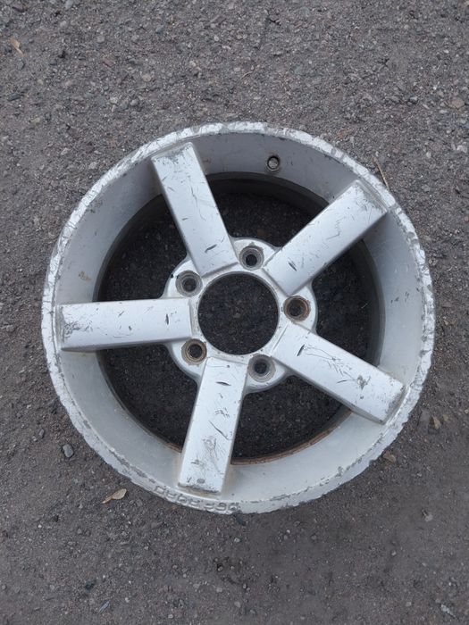 1 диск на Ниву R16 за 15 тысяч.