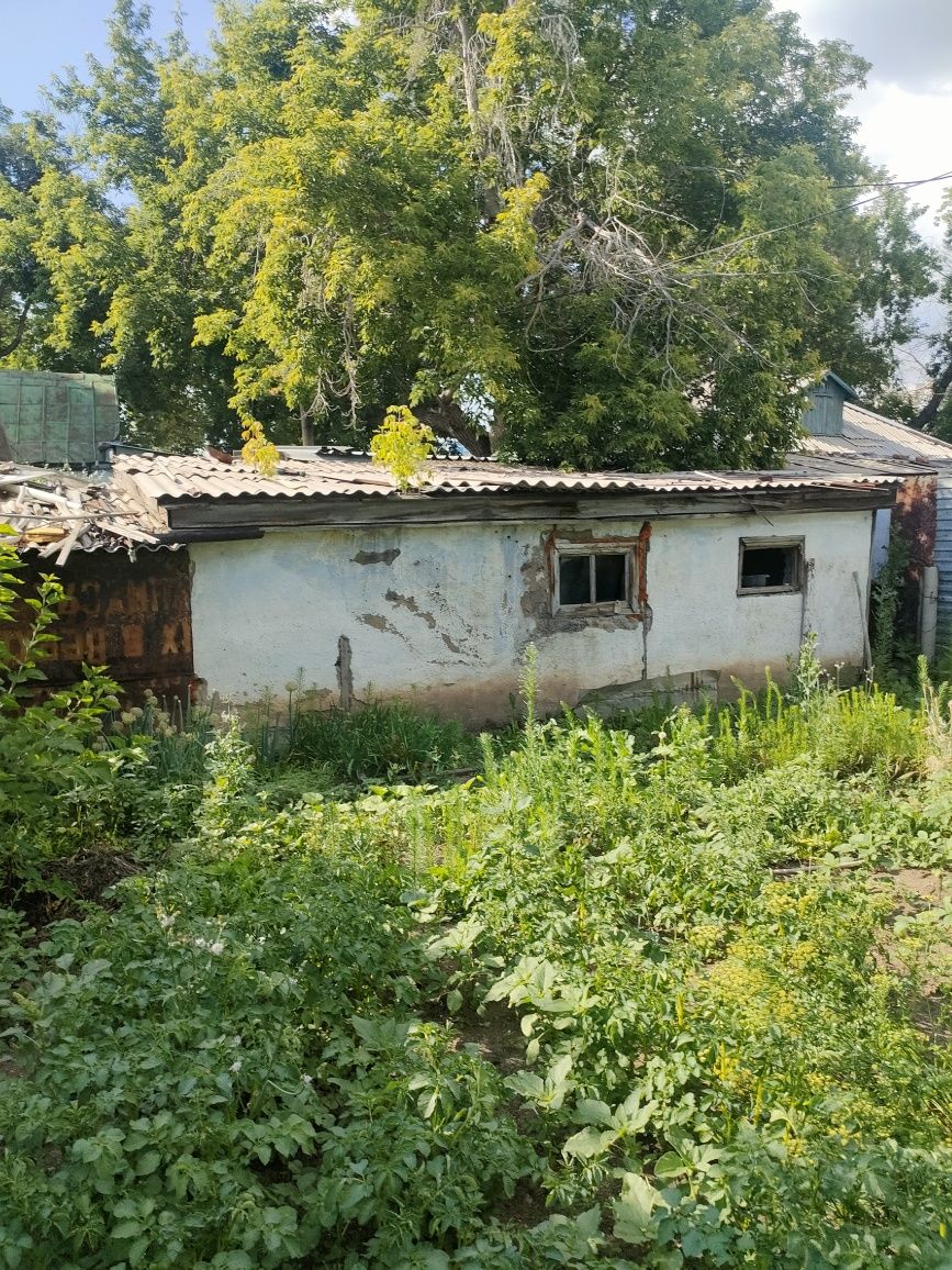 Дом под снос,строй материалы.