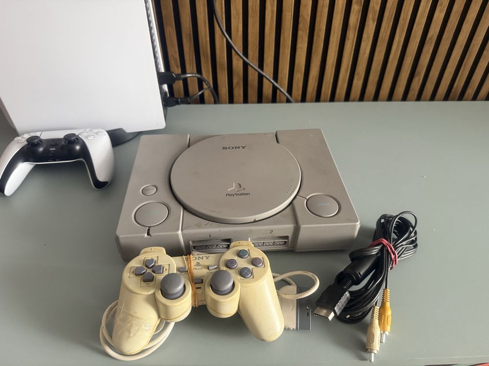 Sony PlayStation SCPH‑7002
