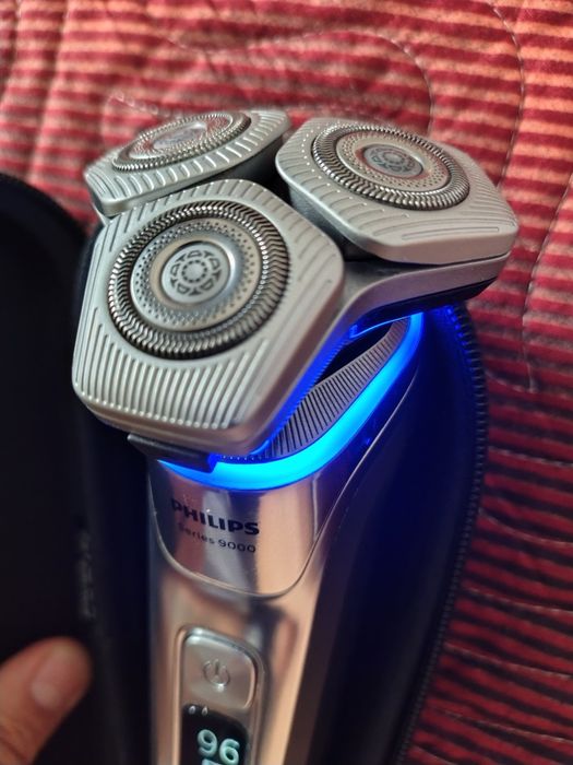 Aparat de ras Philips seria 9000