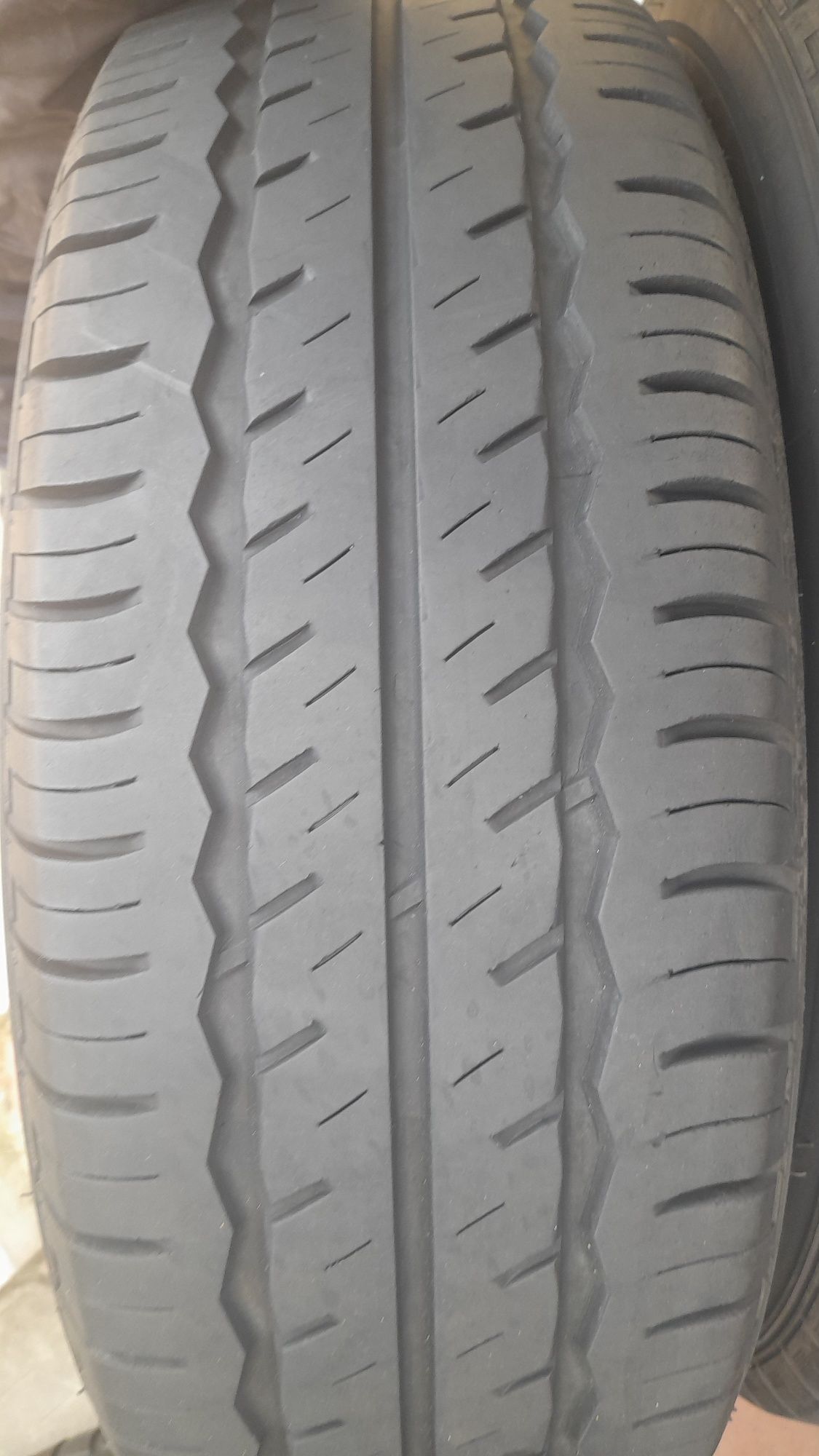 Vand 4 anvelope de vara 215 70 r15C NEXEN și LAUFENN foarte bune