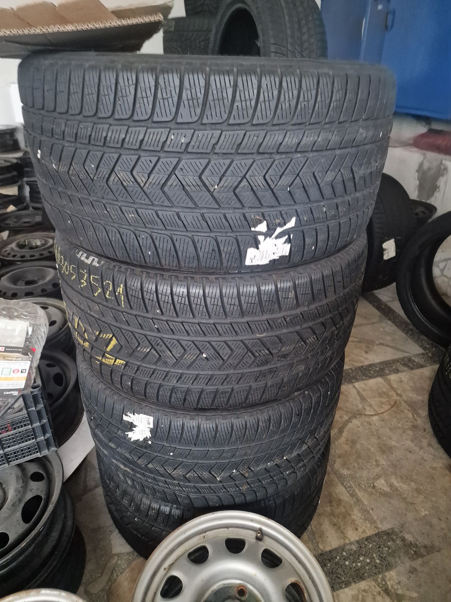 305 35 21 Pirelli 4броя Замъка Ямбол