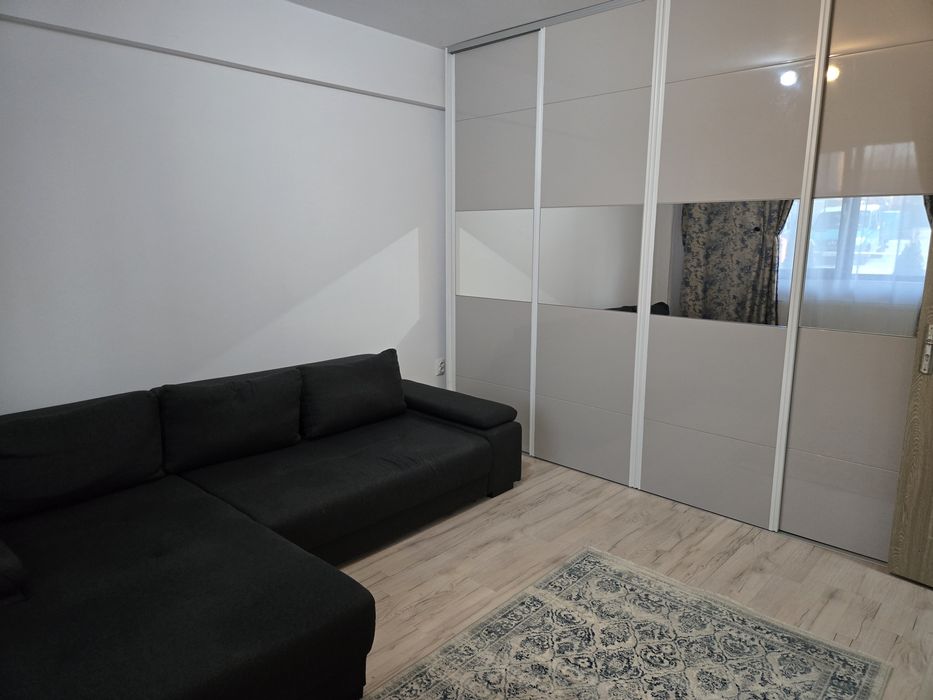 Închiriez apartament