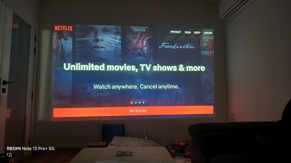 Проектор с андоид за домашно кино изживяване