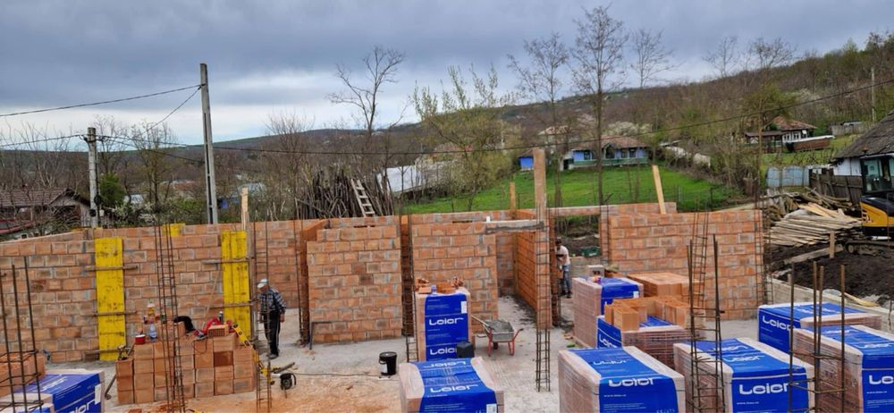 Executam Case la rosu,Garduri ,Tencuieli interior /exterior