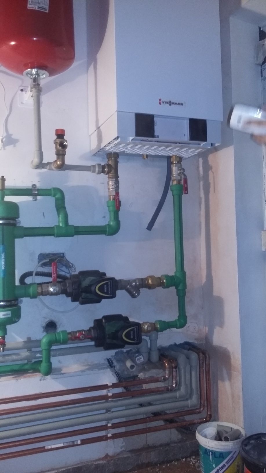 Instalator , Încălzire în pardoseală , Montaj centrale