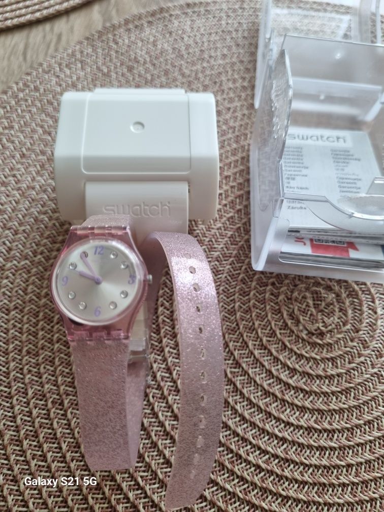 Часовник Swatch- дамски/ детски