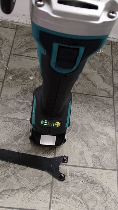 Flex cu variator Makita cu baterie de 6 A