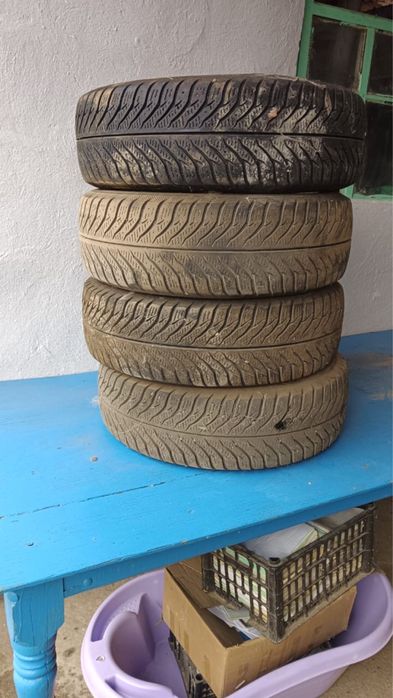 Продам зимние шины 4 шт
