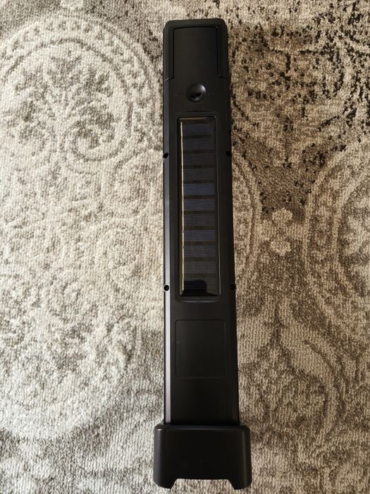 Lampa led cu încărcare solară