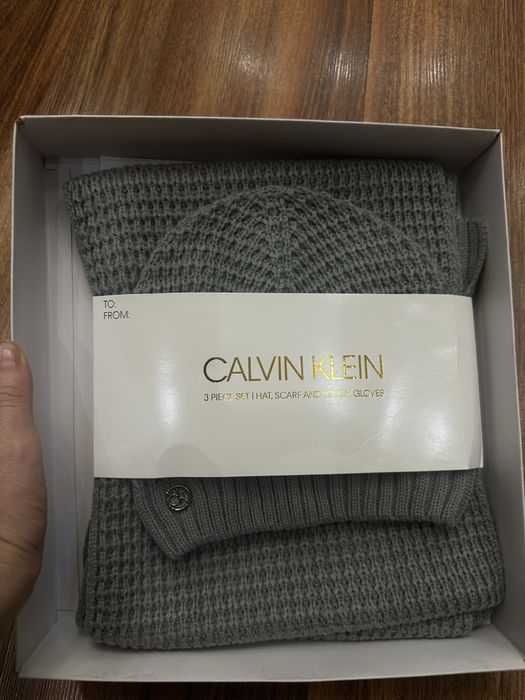Шапка и шарф от Calvin klein