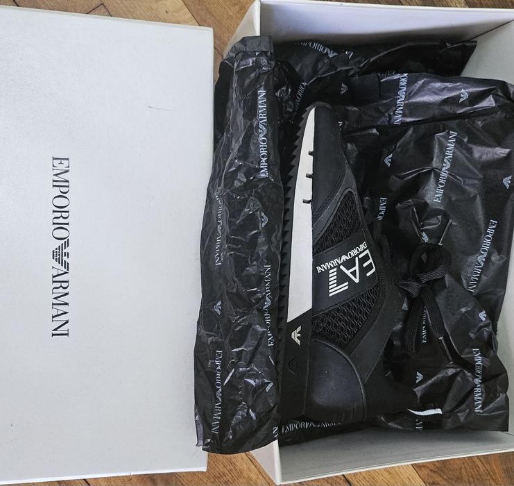 Нови маратонки Emporio Armani  Армани номер 36 стелка. 23см
