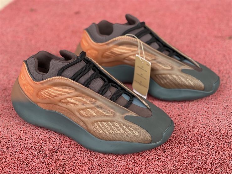 Adidas Yeezy 700 v3 Cooper Fade