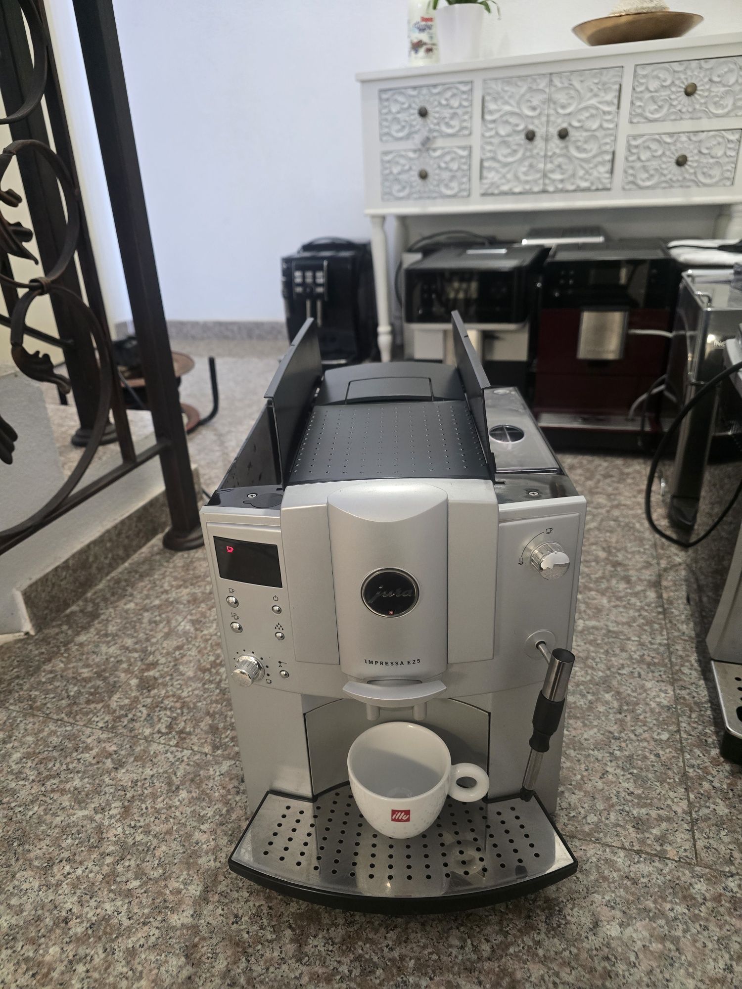 Кафемашина Jura e25