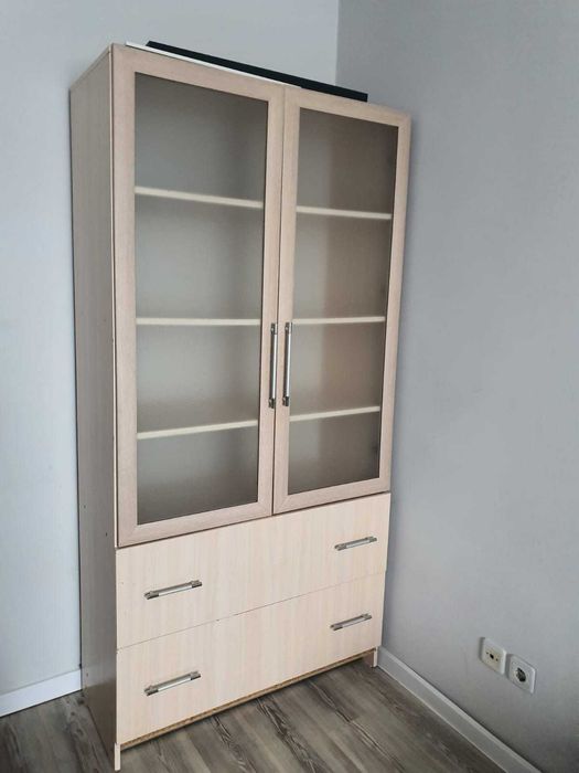 шкаф-витрина с комодом для хранения разного: книги, игрушки и прочее