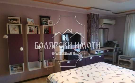 Продава се Тристаен апартамент в Велико Търново, Център - 103 кв.м за 2012 €/кв.м - Снимка #8