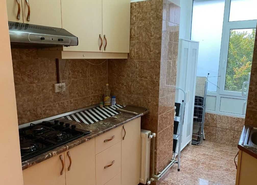 Дава се под наем Тристаен апартамент в Бургас, Меден рудник - зона А - 95 кв.м за 290.7 € - Снимка #1