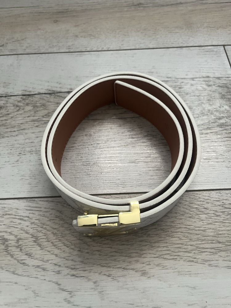 Curea Louis Vuitton alba