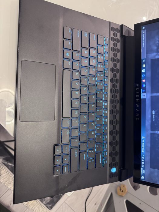 Alienware m15 R3 Като нов ! Бартер за Macbook !