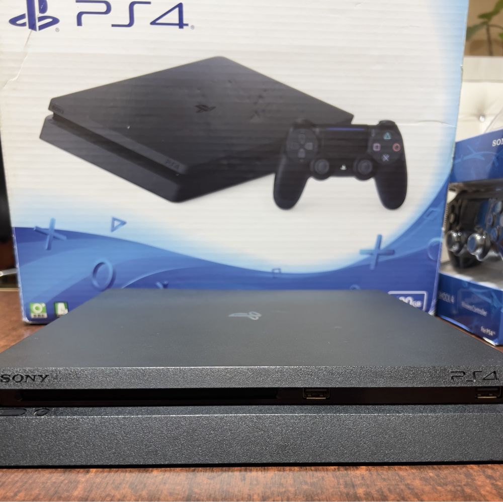 Playstation 4 slim 1tb с двумя джойстиками Идеал