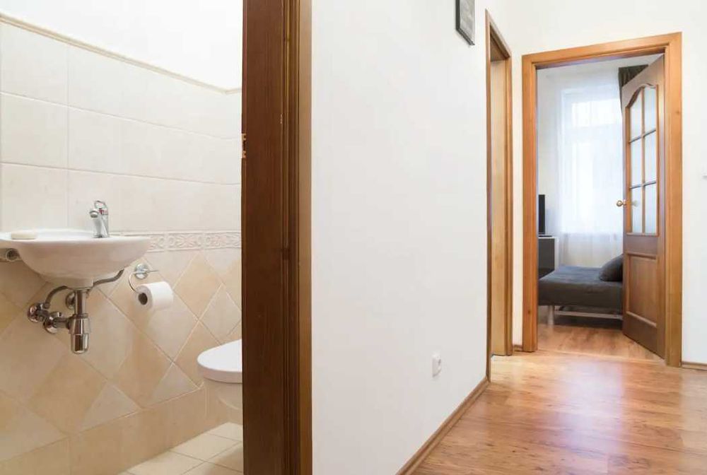 Дава се под наем Тристаен апартамент в Пловдив, Христо Смирненски - 87 кв.м за 255 € - Снимка #2