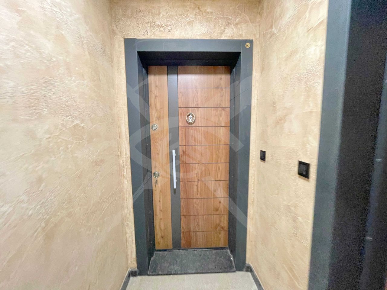 Продава се Тристаен апартамент в Пловдив, Кючук Париж - 139 кв.м за 1295 €/кв.м - Снимка #4