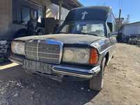 Mercedes W123 на части.