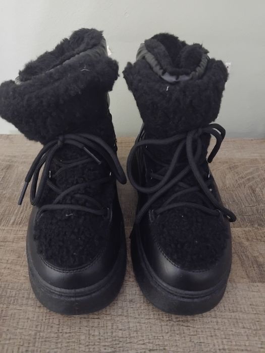 UGG бети с велурена агнешка кожа и модели от ZARA