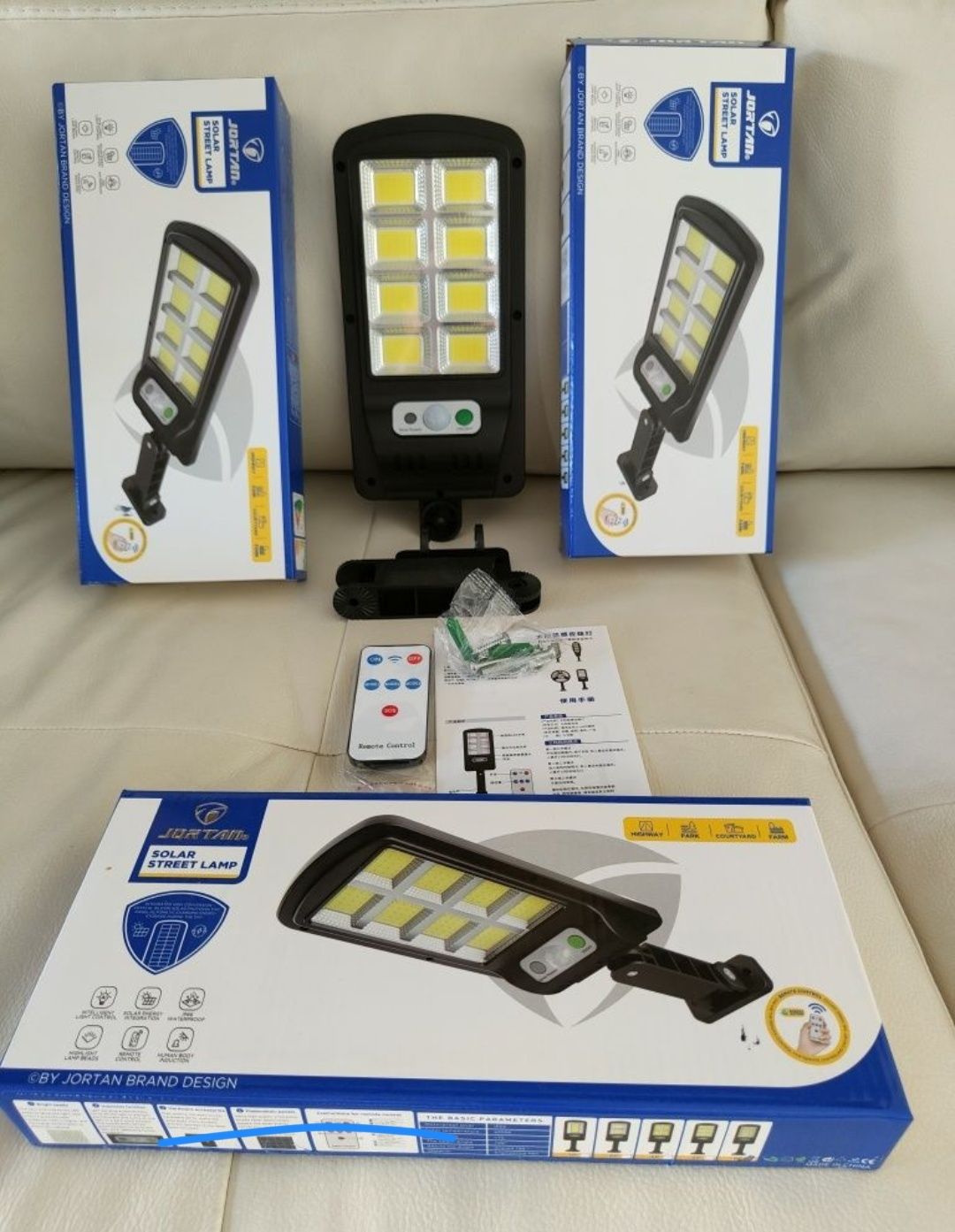 Lampa Gradina cu încărcare solară și telecomandă 400W Lampa Solară