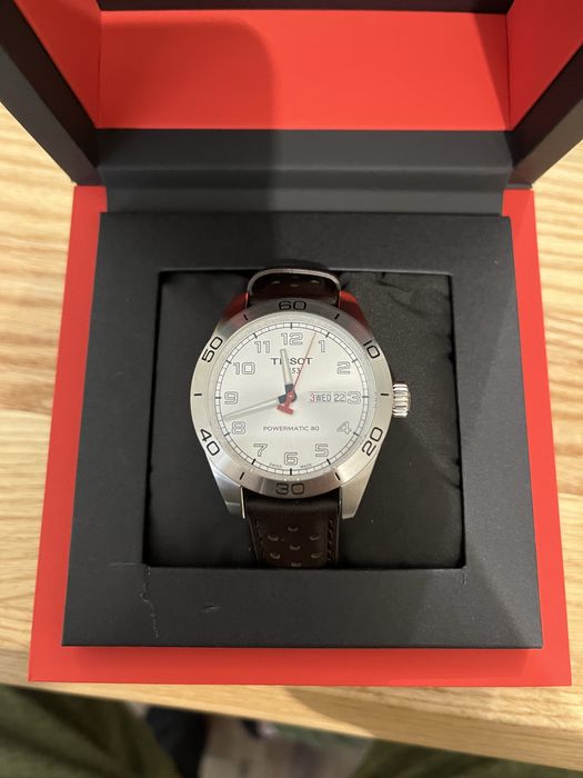 Продавам часовник TISSOT
