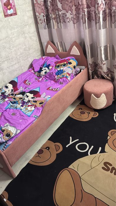 Кровать для девочки с пуфом