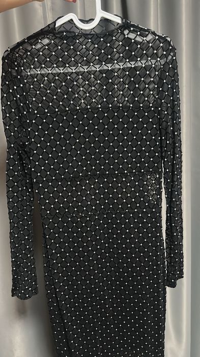 Мрежеста рокля подплата и камъчета.