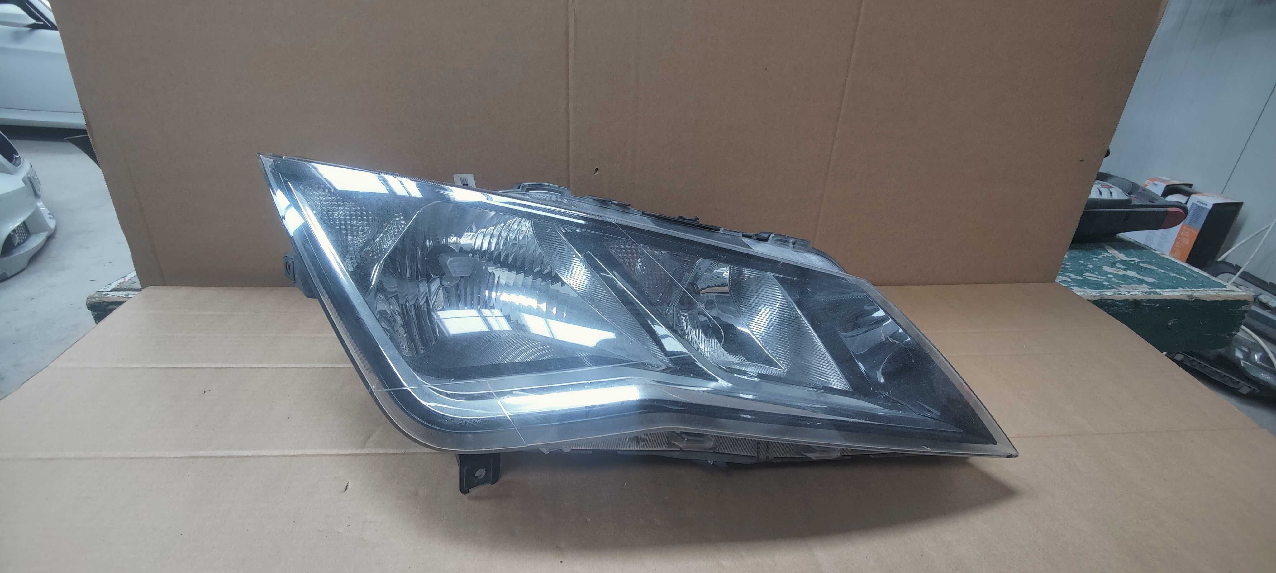 far dreapta seat leon halogen 2015