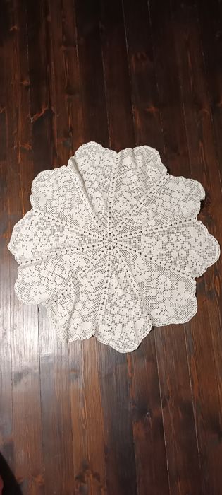 Ръчно плетена покривка