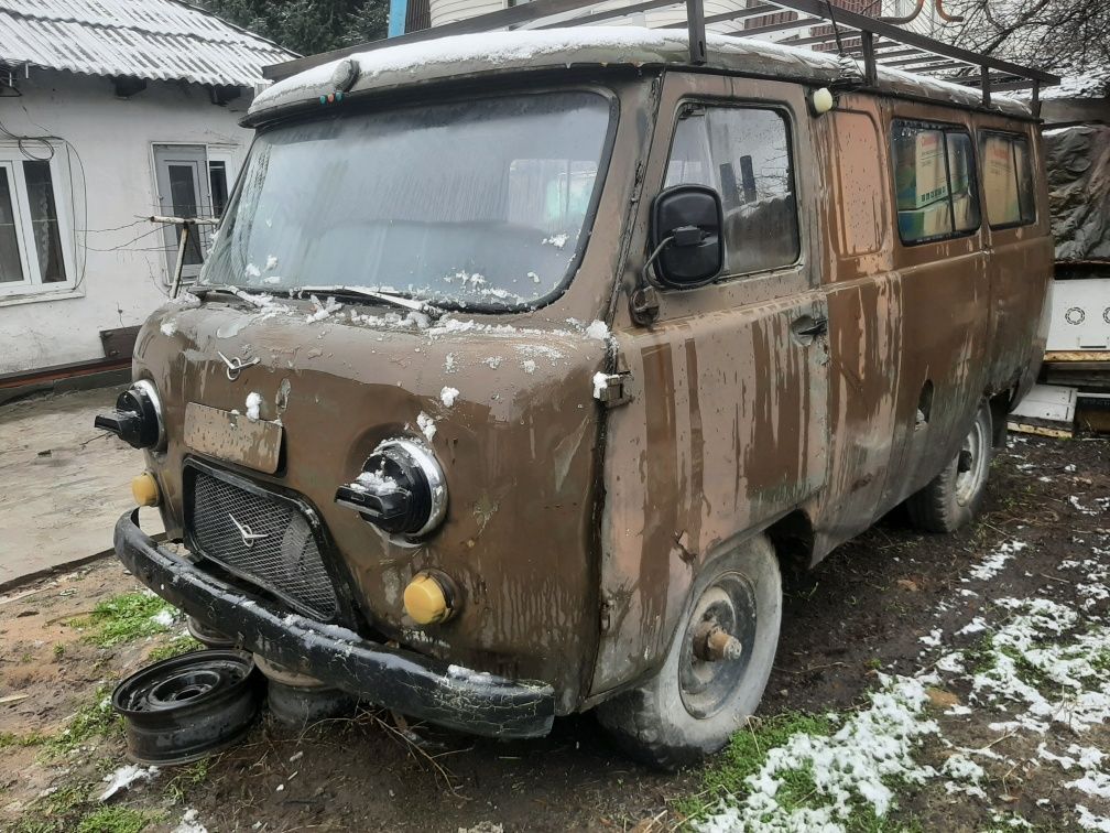 Продам уаз мотор коробка норм. Требуется вложения салон кузов.