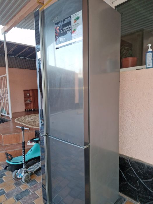 Продам холодильник требует ремонта