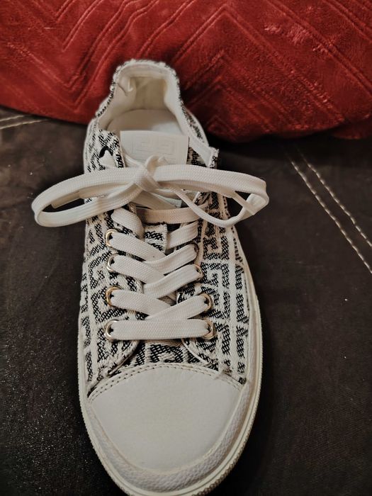 Оригинални кецове на Givenchi по кода ще се разбере че са  оригинални