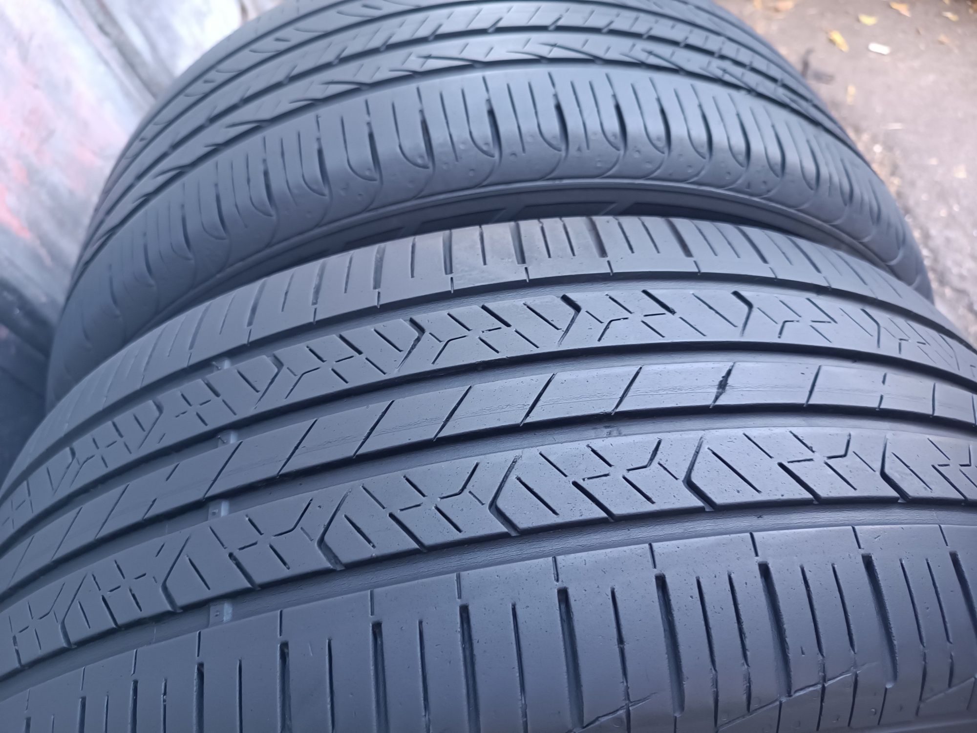 215/55/17 Hankook .