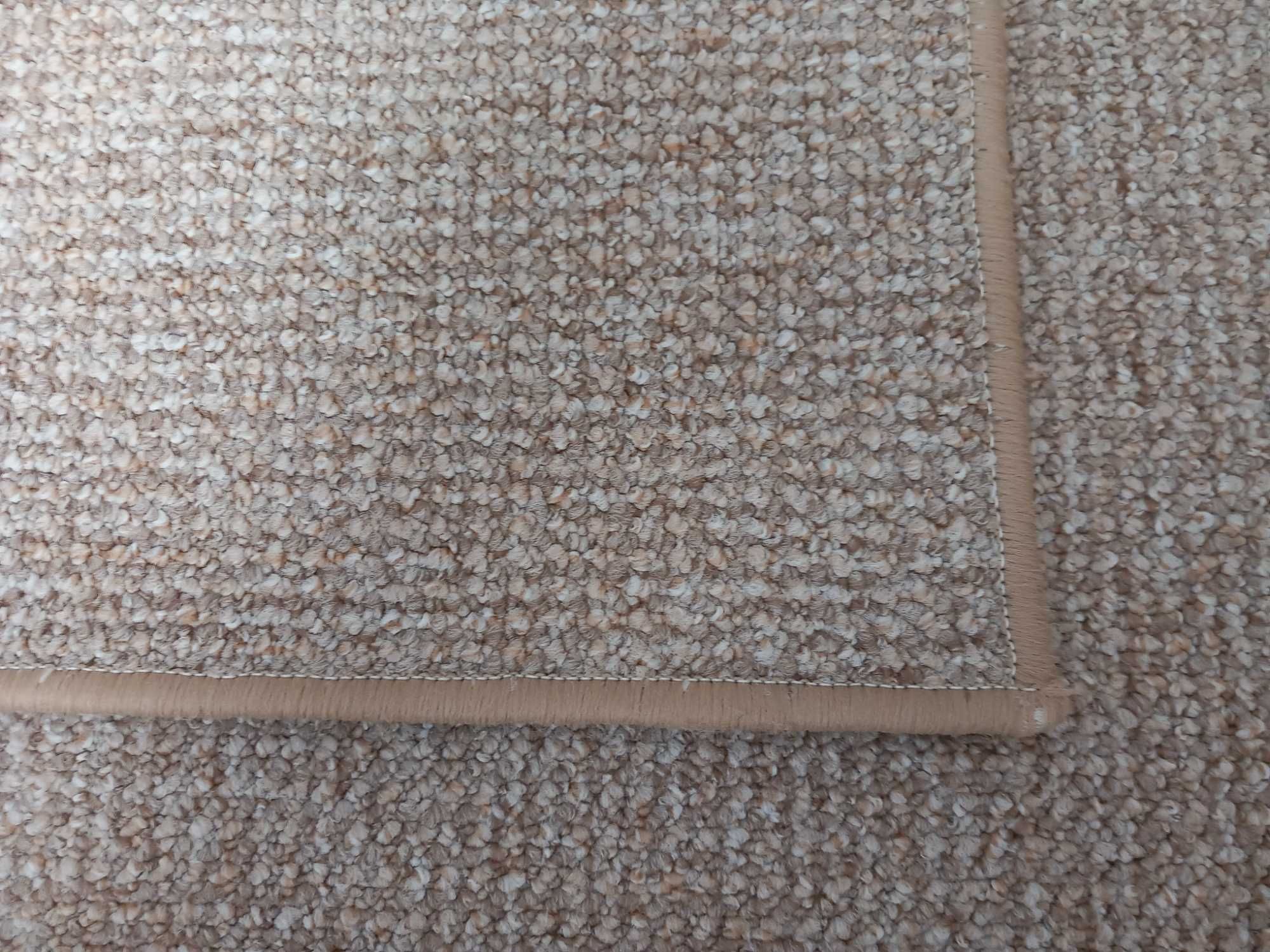 Мини килимче в бежов цвят