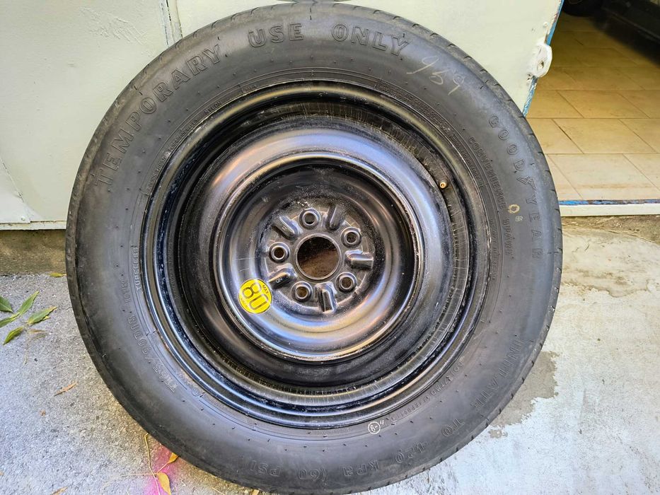 Продавам нова резервна гума (патерица) 18"