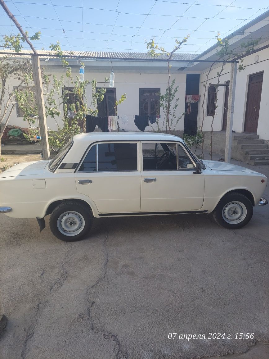 Vaz 2101 sotiladi